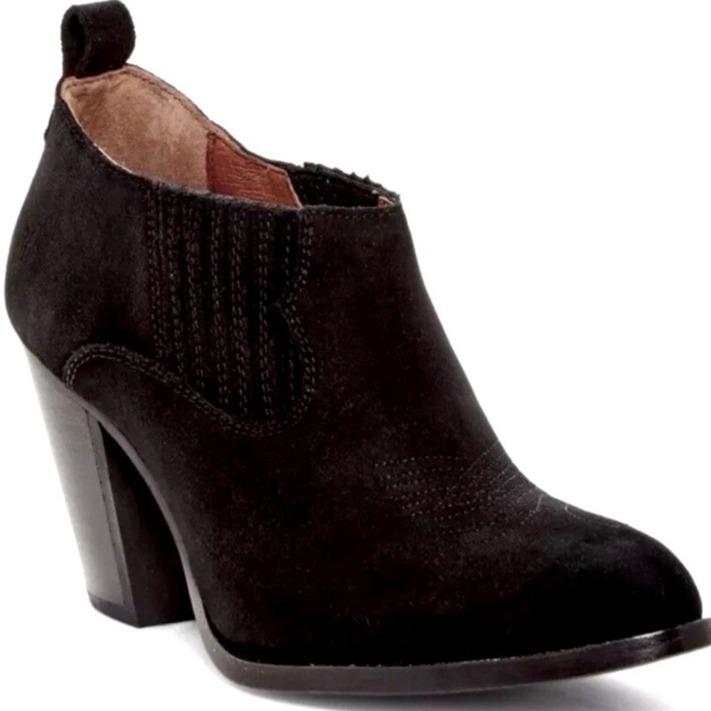 NWOB- Frye Ilana Shootie Western Black Suede Heels Ankle Boots Booties size 7.5